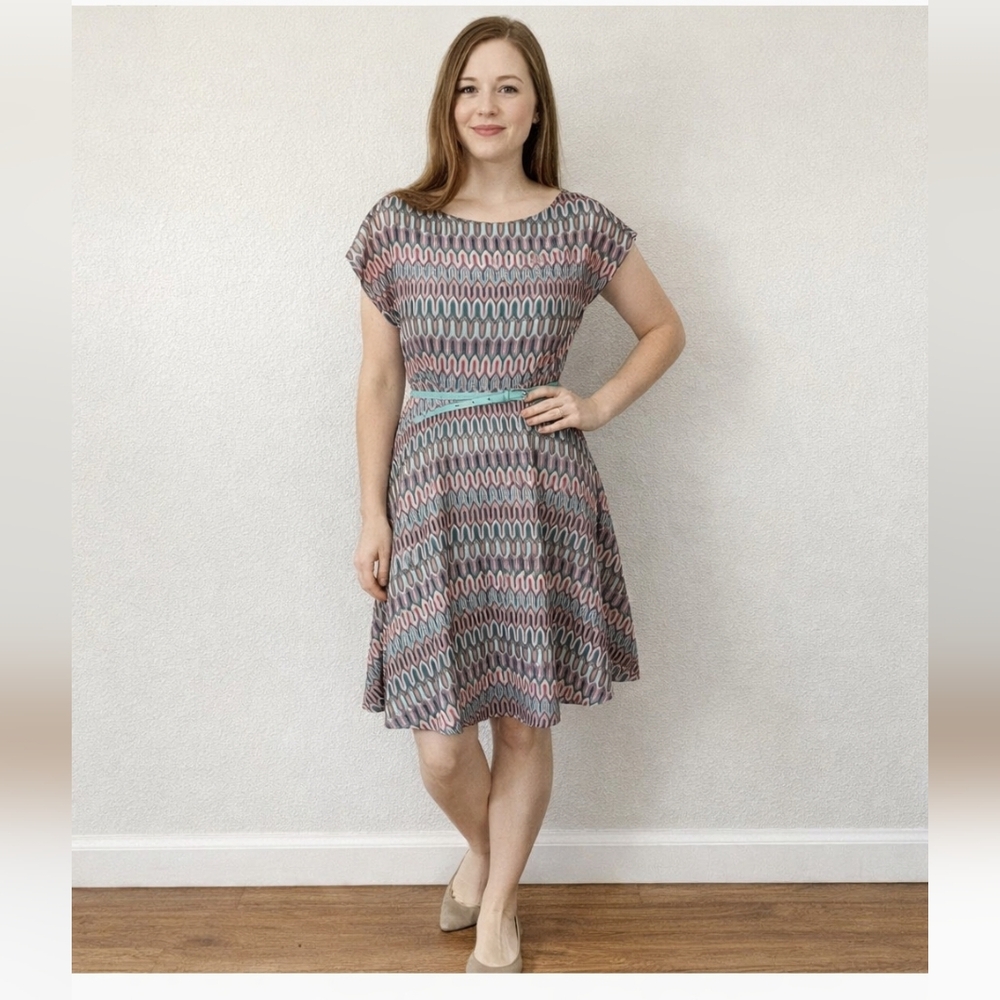 Evan-Picone Size 8 Fit & Flare Dress | Multicolor Wavy Print Belted